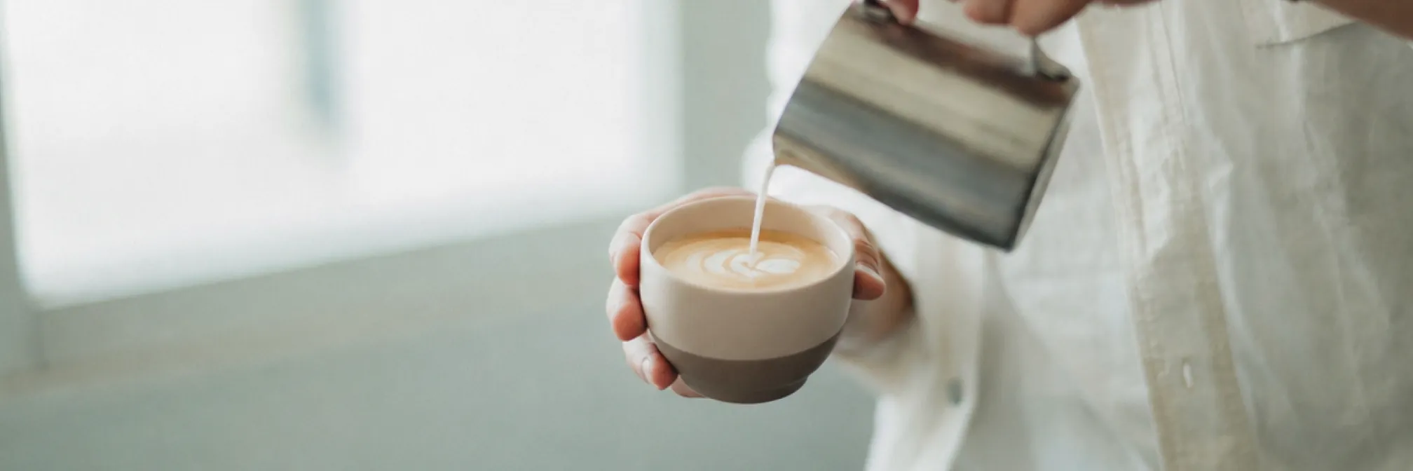 冬のカフェの入り口